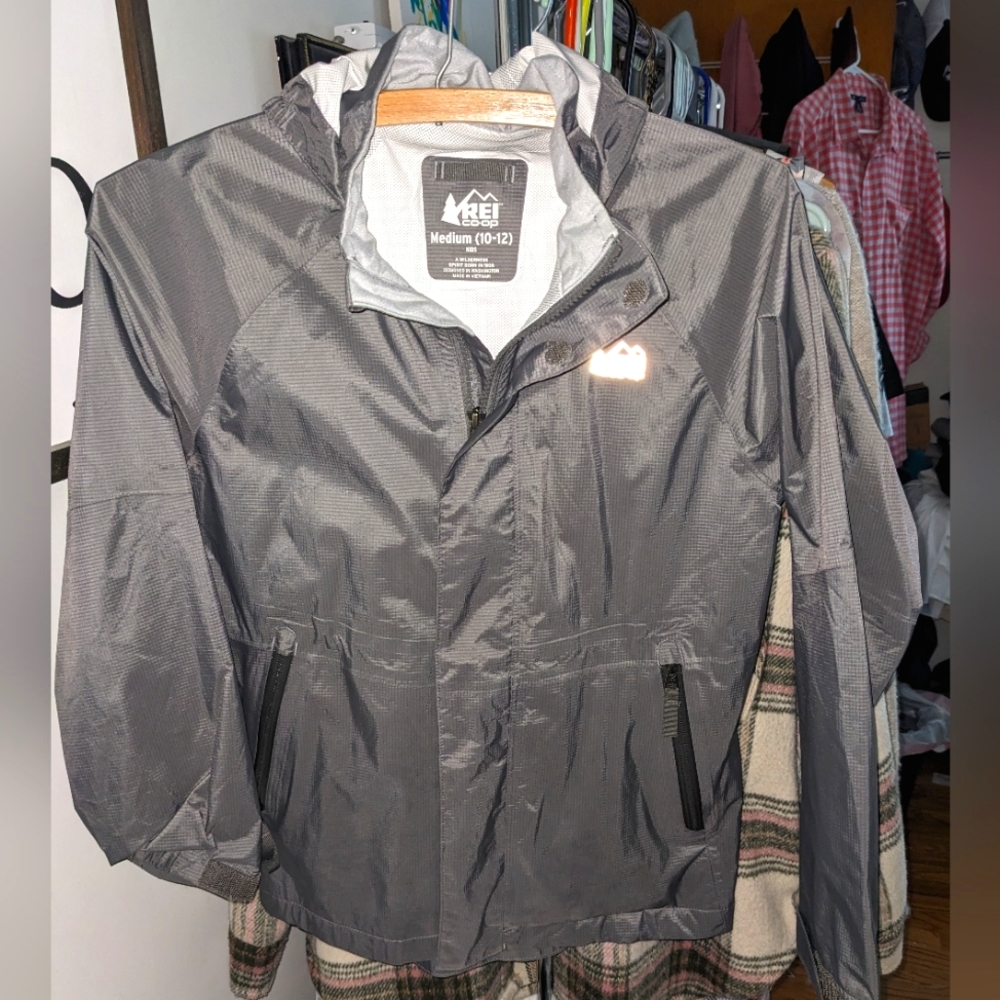 REI Co-op Kids Rain Shell M 10/12 Like new